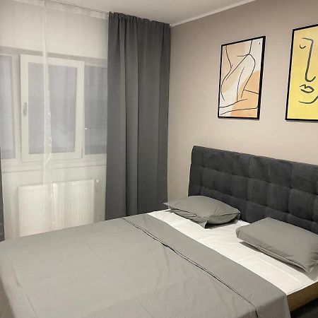 Modern Gray / Designed Apartment Iasi Exterior photo