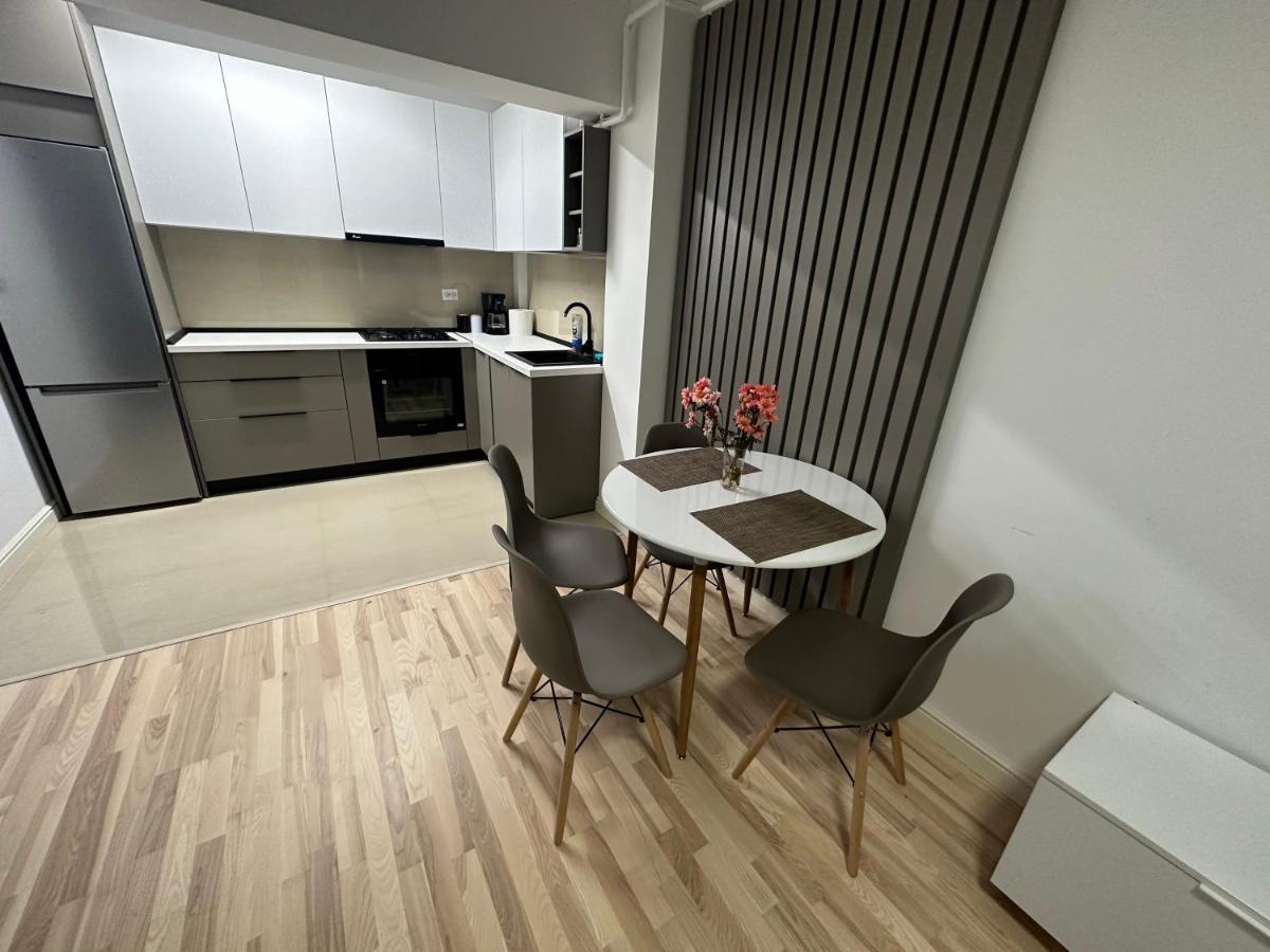 Modern Gray / Designed Apartment Iasi Exterior photo
